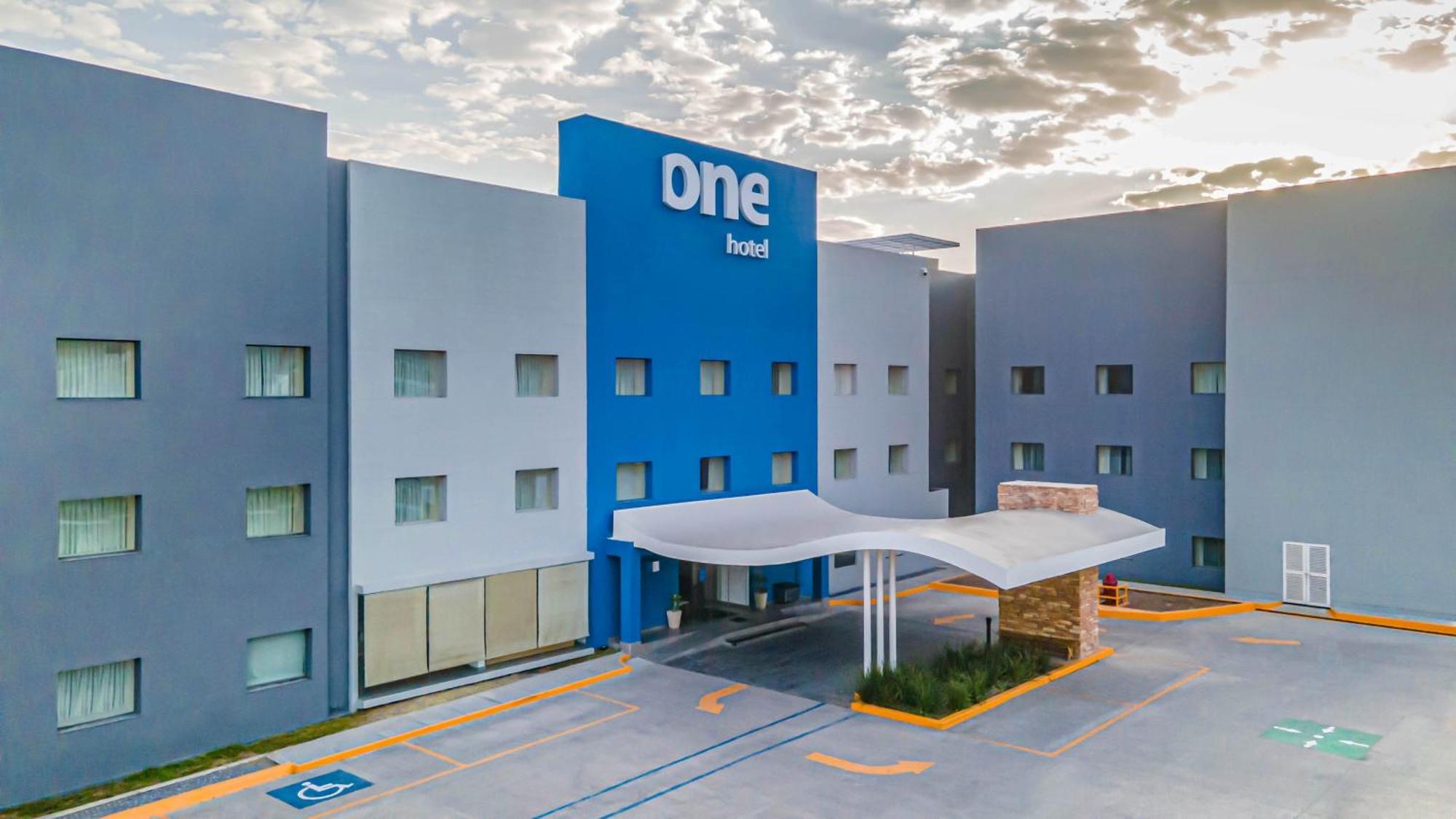 One Saltillo Aeropuerto Extérieur photo